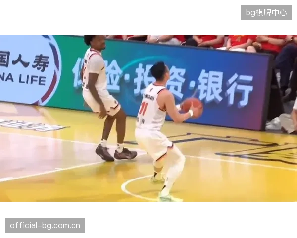 总决赛第五场，刘铮在终场前接到古德温助攻命中关键三分，为上海队拿下天王山之战。